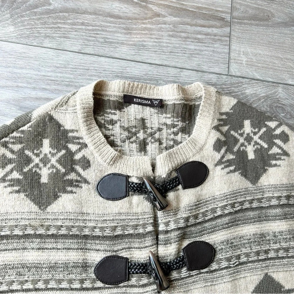 Kerisma Pure Lambswool  Aztec Poncho - Picture 7 of 12